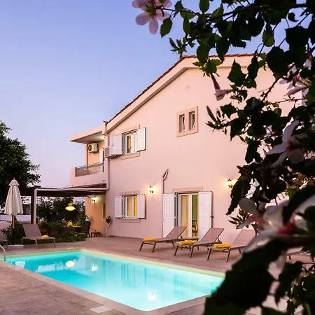 Carpe Diem-luxury With Private Pool Agia Paraskevi (Rethymno)